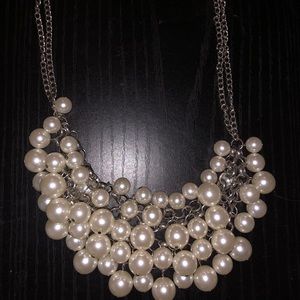 Chunky pearl necklace